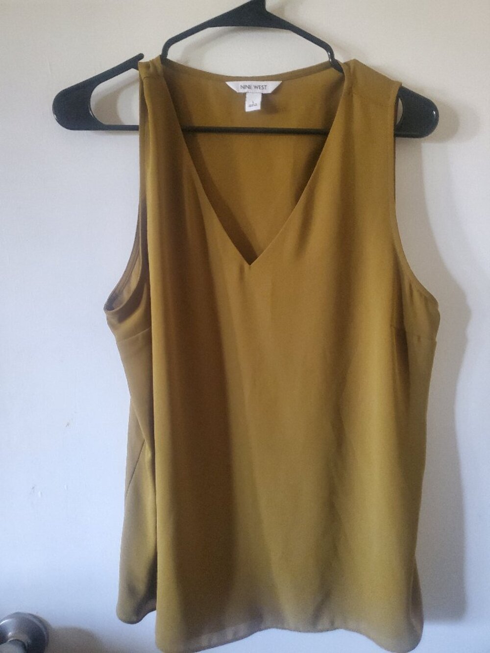 Nine west green v neck tank